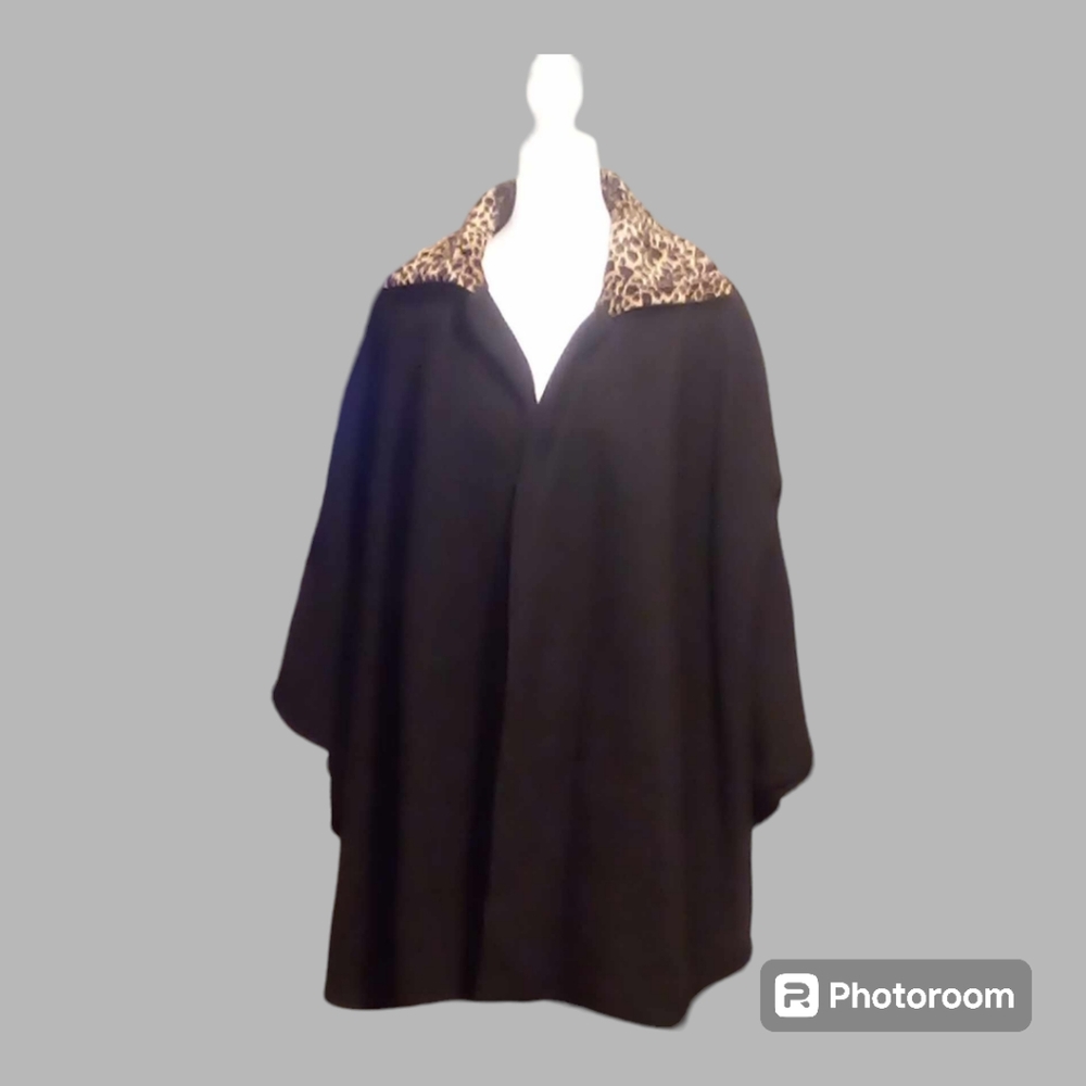 Black fleece cape osfm